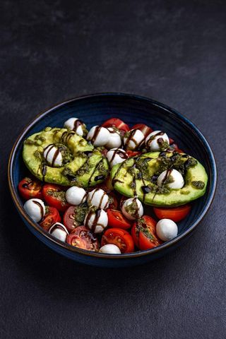 Салата Моцарела и авокадо