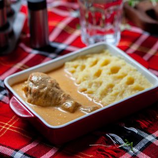 Papricaș de pui cu mămăliguță