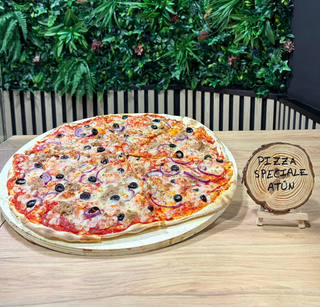 Pizza Speciale De Atún 40 Cm.