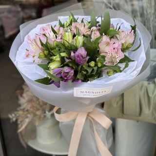 Bukiet z 11 kolorowych alstromerii