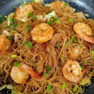 158. Fideo de arroz frito con gamba