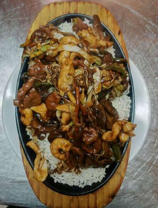 Arroz tostado con tres delicias