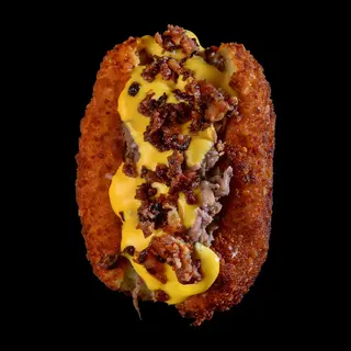 Crocchè ripiena con pulled pork cheddar e bacon