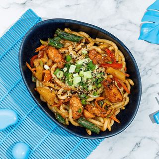 Wok udon cu pui in sos Sweet Hoisin