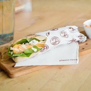 Сандвич със спанак и сирена (200г)