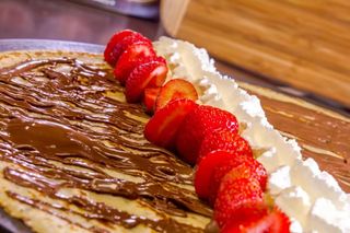 Нутела, ягоди и сметана (240г)