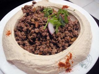 Hommus with meat 