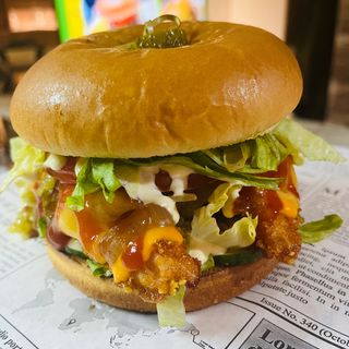 Двоен пилешки бургер и картофки