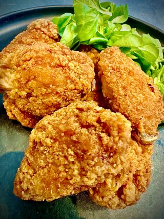 Aripioare de pui picante cu sos de usturoi si sweet-chilli