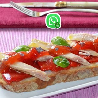 Tosta De Ventresca De Atún Y Pimiento Del Piquillo