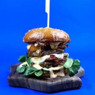 Double Burger + pomfrit + Coca Cola