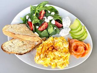 Скрембл з лососем 