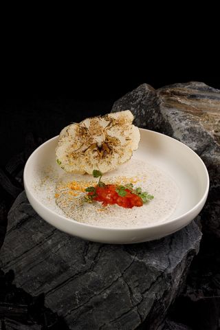 Conopidă la grătar cu sos de trufe și roșii kimchi