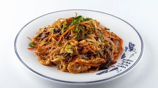 Spaghete de orez cu vita