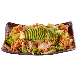 АЗИАТСКИ ЦЕЗАР С ХРУПКАВО ПИЛЕ И АВОКАДО