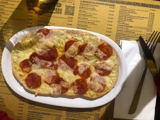 Bruschetta al salamino piccante