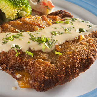 Escalope 4 Quesos + ración de patatas fritas caseras + ensalada LTC