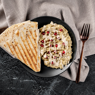 Gustare de salata de vinete, tahina si rodii