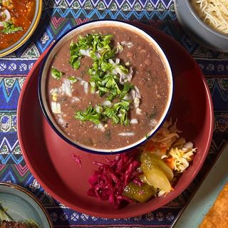 შავი ლობიო მწნილის ასორტით