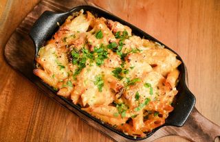 Penne gratinate cu pui 