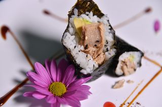 605. Temaki tonno cotto