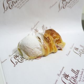 Croissant cheesecake