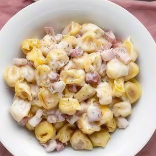 Tortellini panna e prosciutto
