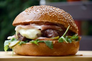 Burger Istarski + krumpirići