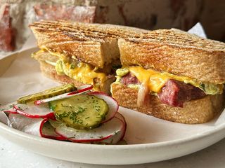 Сендвіч з Корнбіфом (400g)