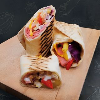 Сандвич с телешко кюфте (500г)