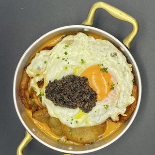 Huevos estrellados trufa negra