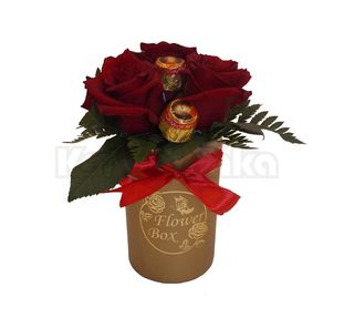 Tri crvene ruže sa čokoladicama u kutiji (RUK 007)