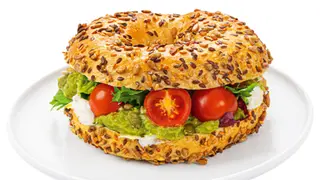 Bajgiel z puree z awokado