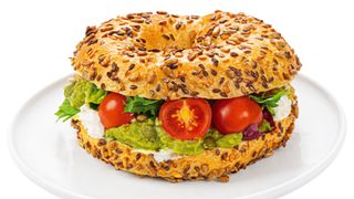 Bajgiel z puree z awokado