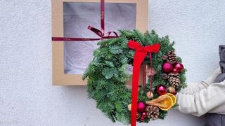 Wianek na drzwi - czerwony 35 cm