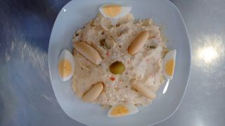 Media de ensaladilla rusa recipiente de 750cl 