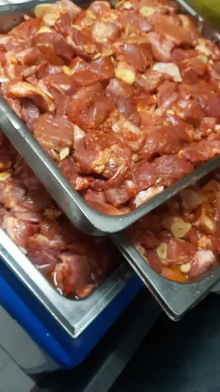 Carne de porco frita  á  alentejana com migas