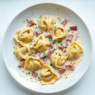 Tortellini con panna e prosciutto