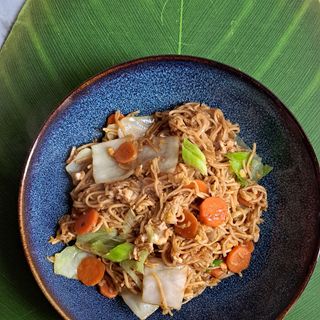 MIE GORENG BAKSO AYAM-POLLO