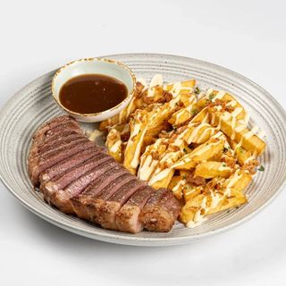 Стейк из телятины с картофелем