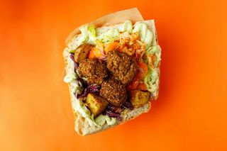 Falafel Kimchi w bułce