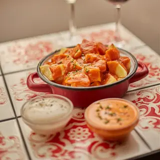Patatas tres salsas