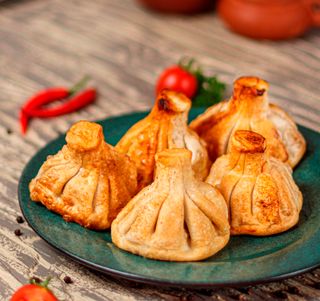 შემწვარი ხინკალი ცხვრის და საქონლის ხორცით 5 ცალი