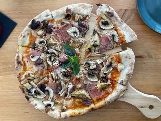 Pizza Capricciosa