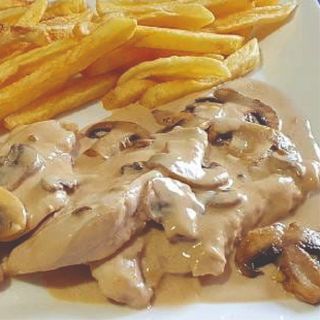 Peitinhos de Frango com Molho de Cogumelos