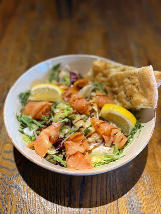 Salată cu somon