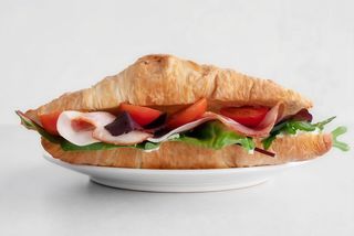 Croissant z szynką szwarcwaldzką