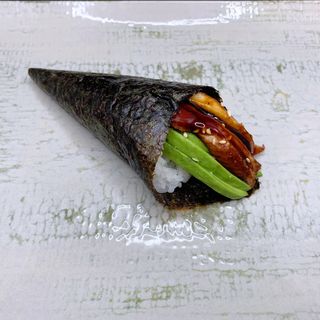 Temaki de anguila con aguacate