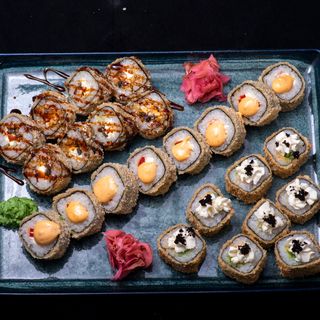 Сет гарячі роли (640г)