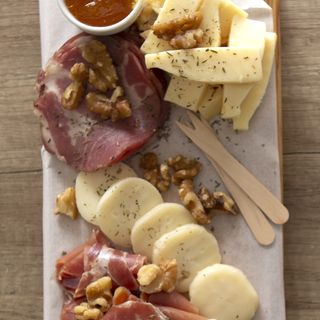 Tábua de Queijos e Enchidos